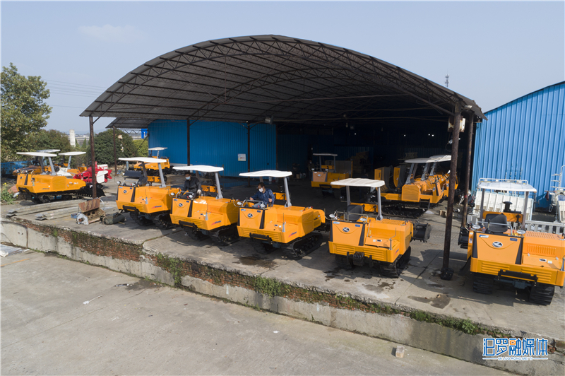 6 整装待发,即将出厂的旋耕机_副本.jpg