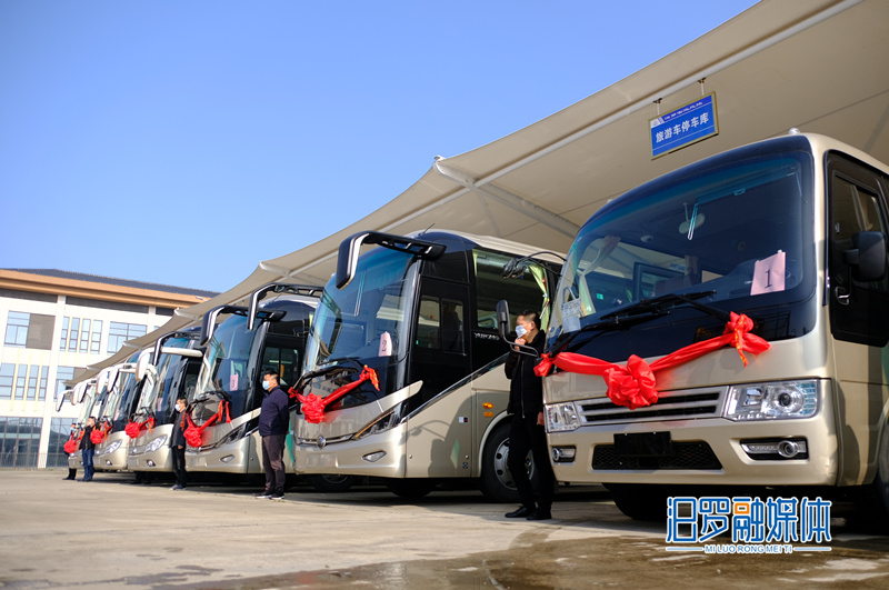 新购置的旅游巴士_副本.jpg 新购置的旅游巴士_副本.jpg