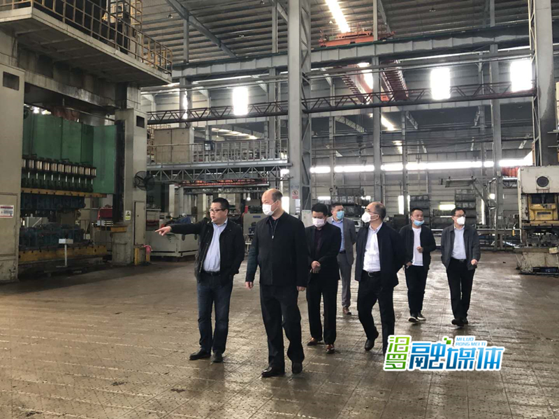 考察团一行调研昆山新鸿机械有限公司生产情况_副本.jpg