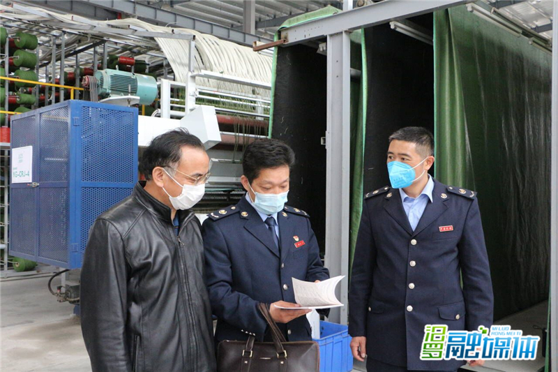 汨罗税务人员走访优冠支持企业复工复产_副本.jpg