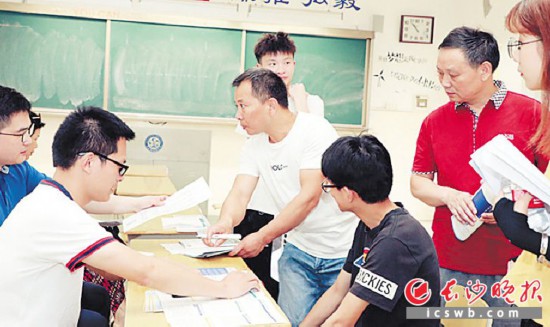 �����������ҳ����У��������������湵ͨ����ɳ����ȫý����� �ܺ�ƽ ͨѶԱ ���� ��Ӱ����