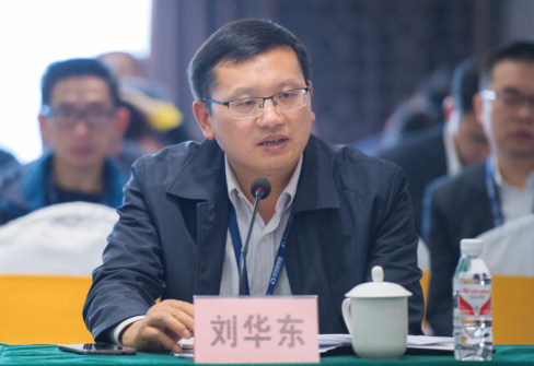 贵州省政府办公厅副厅级督查专员刘华东介绍工作经验.严立政摄