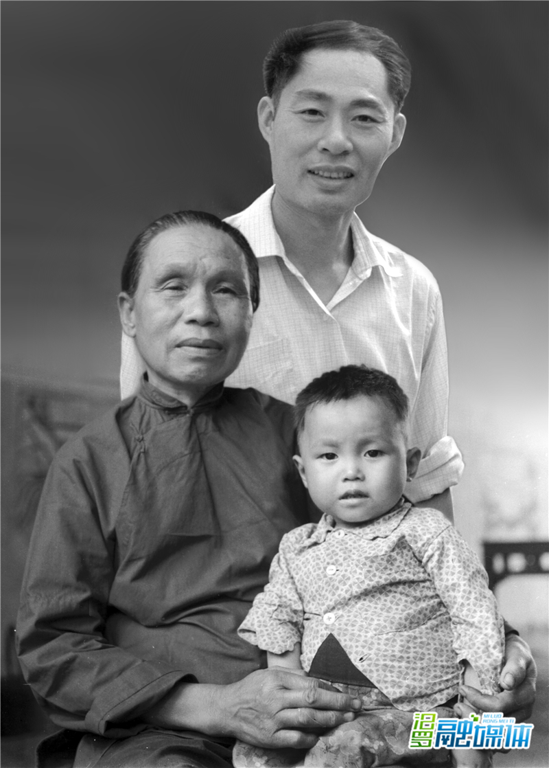 唐大柏与“闵家巷妈妈”当年合影（唐大柏摄）_副本.jpg