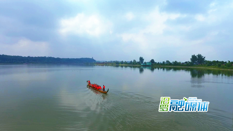 香草湖中的龙舟_副本.jpg