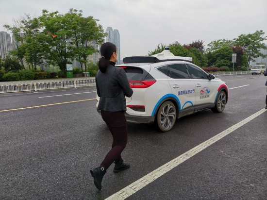 ��ɳ÷Ϫ�������Ļ��������ĸ�����һλŮ����׼���Գ˰ٶȰ������Զ���ʻ���⳵���»������������ ��