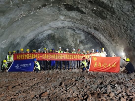 长沙地铁6号线烈迎区间暗挖单渡线双线日前顺利贯通。